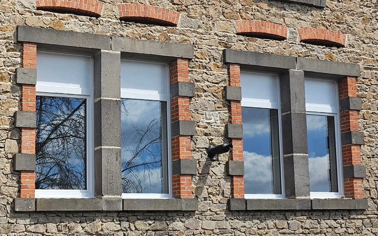 Installation fenêtres pvc à Issoire et dans le Puy-de-Dôme - AJ Menuiserie
