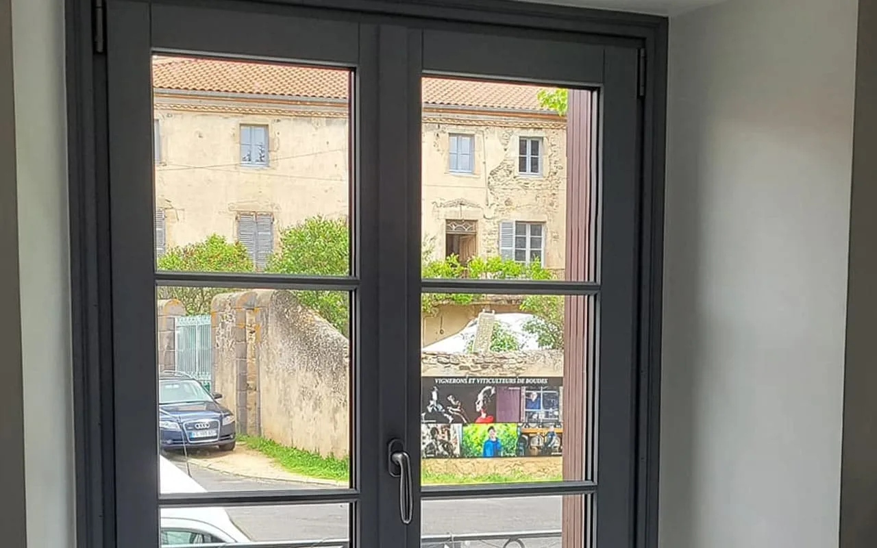 Installation fenêtre en aluminium à Brioude - AJ Menuiserie