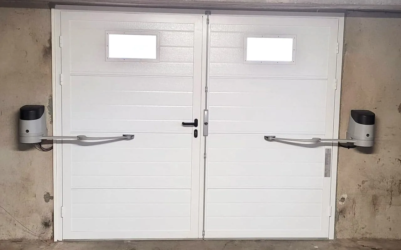 Pose de porte de garage par AJ Menuiserie - Issoire (63)